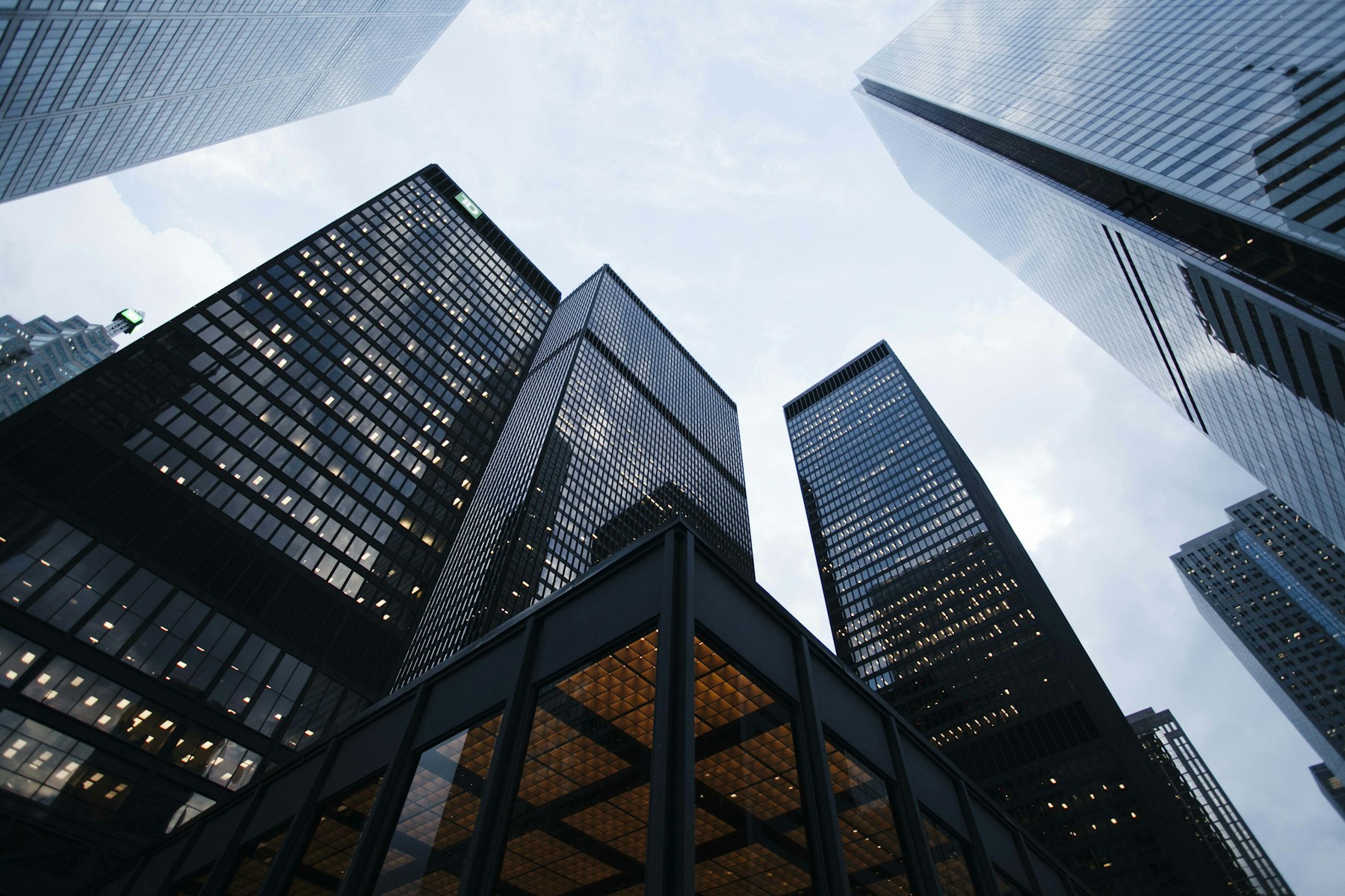 Imagem ilustrativa: Edifício corporativo